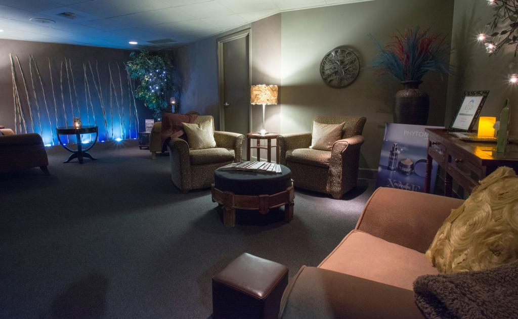Hotel Murano Tacoma Exterior photo The waiting room at a spa