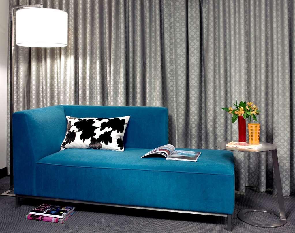 Hotel Murano Tacoma Room photo A blue chaise longue